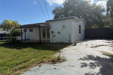 Villa ou maison à louer à Cutler Bay, Floride: 3 chambres, 93.18 m2 № 1976325 - photo 21