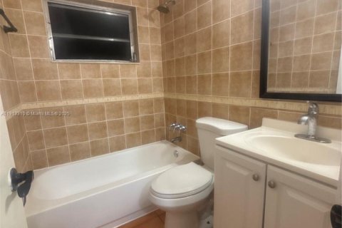 Villa ou maison à louer à Cutler Bay, Floride: 3 chambres, 93.18 m2 № 1976325 - photo 13