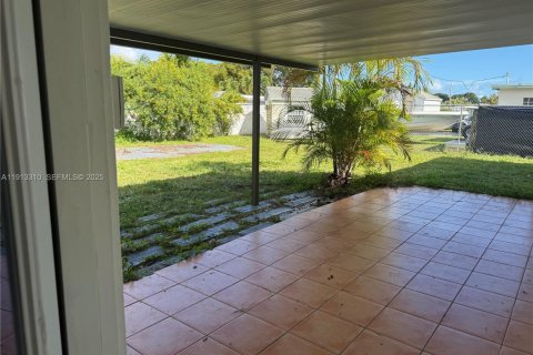 Villa ou maison à louer à Cutler Bay, Floride: 3 chambres, 93.18 m2 № 1976325 - photo 19