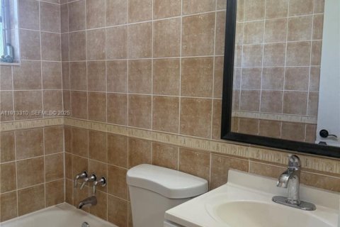 Villa ou maison à louer à Cutler Bay, Floride: 3 chambres, 93.18 m2 № 1976325 - photo 24