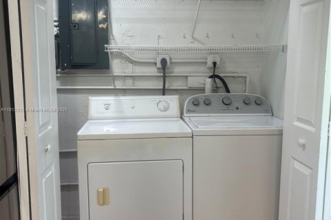 Villa ou maison à louer à Cutler Bay, Floride: 3 chambres, 93.18 m2 № 1976325 - photo 3