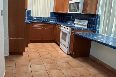 Villa ou maison à louer à Cutler Bay, Floride: 3 chambres, 93.18 m2 № 1976325 - photo 6