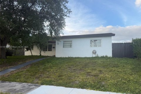 Villa ou maison à louer à Cutler Bay, Floride: 3 chambres, 93.18 m2 № 1976325 - photo 12