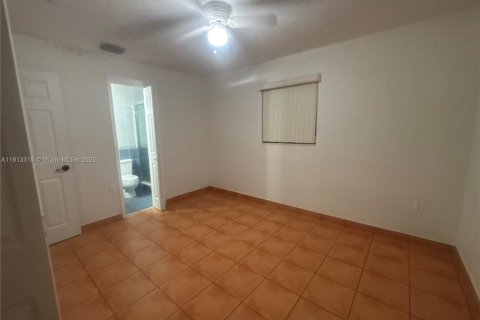 Villa ou maison à louer à Cutler Bay, Floride: 3 chambres, 93.18 m2 № 1976325 - photo 16