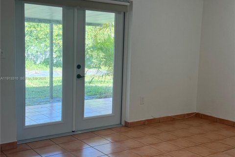 Villa ou maison à louer à Cutler Bay, Floride: 3 chambres, 93.18 m2 № 1976325 - photo 23