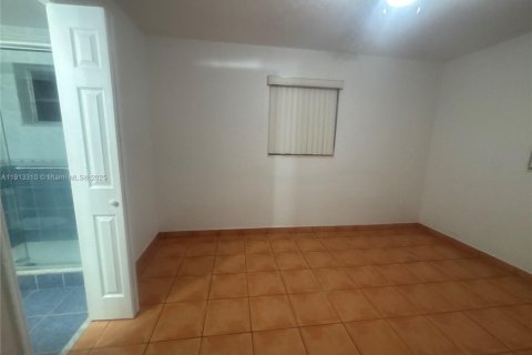 Villa ou maison à louer à Cutler Bay, Floride: 3 chambres, 93.18 m2 № 1976325 - photo 14