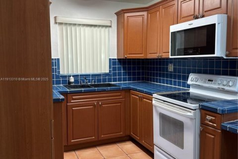 Villa ou maison à louer à Cutler Bay, Floride: 3 chambres, 93.18 m2 № 1976325 - photo 8