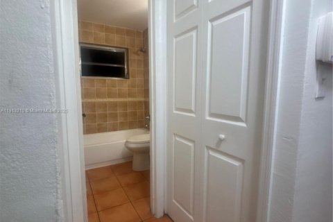 Villa ou maison à louer à Cutler Bay, Floride: 3 chambres, 93.18 m2 № 1976325 - photo 15