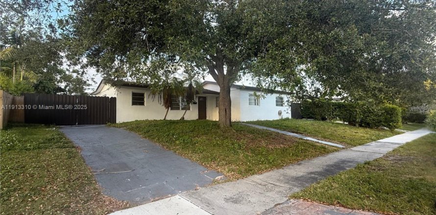Villa ou maison à Cutler Bay, Floride 3 chambres, 93.18 m2 № 1976325