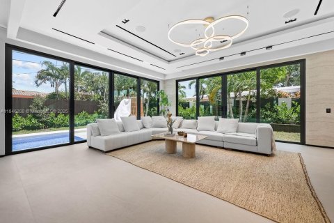 House in Lauderdale-by-the-Sea, Florida 4 bedrooms, 347.55 sq.m. № 1844088 - photo 10
