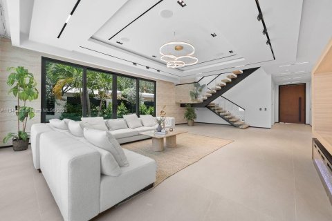House in Lauderdale-by-the-Sea, Florida 4 bedrooms, 347.55 sq.m. № 1844088 - photo 11