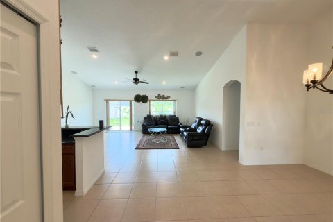 House in Kissimmee, Florida 4 bedrooms, 201.13 sq.m. № 2103807 - photo 4