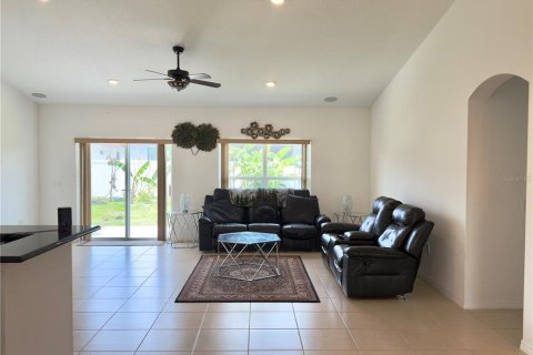 House in Kissimmee, Florida 4 bedrooms, 201.13 sq.m. № 2103807 - photo 5