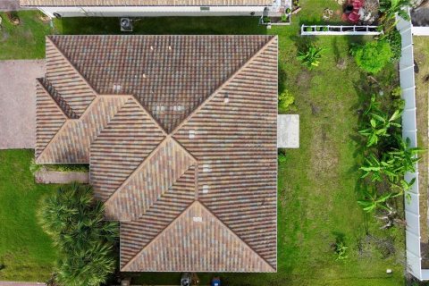 House in Kissimmee, Florida 4 bedrooms, 201.13 sq.m. № 2103807 - photo 25
