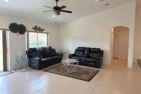 House in Kissimmee, Florida 4 bedrooms, 201.13 sq.m. № 2103807 - photo 8
