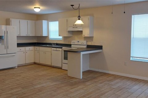 Casa en alquiler en Leesburg, Florida, 2 dormitorios, 89.37 m2 № 1899624 - foto 2