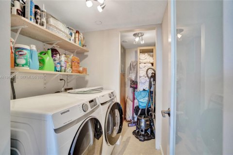 Купить кондоминиум в Майами, Флорида 3 спальни, 177.72м2, № 2154110 - фото 22