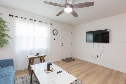 Villa ou maison à louer à New Port Richey, Floride: 2 chambres, 67.08 m2 № 2378266 - photo 6