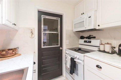 Villa ou maison à louer à New Port Richey, Floride: 2 chambres, 67.08 m2 № 2378266 - photo 11