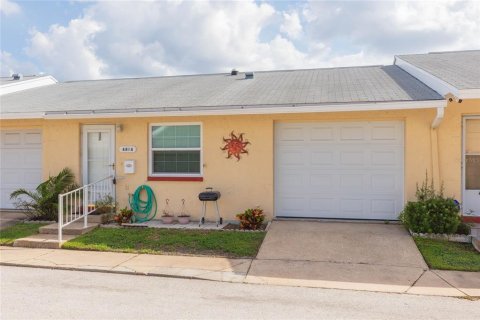 Villa ou maison à louer à New Port Richey, Floride: 2 chambres, 67.08 m2 № 2378266 - photo 2