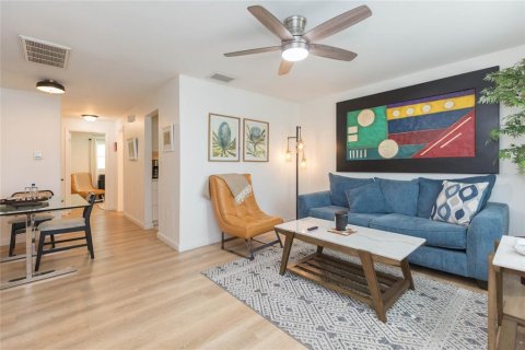 Villa ou maison à louer à New Port Richey, Floride: 2 chambres, 67.08 m2 № 2378266 - photo 3