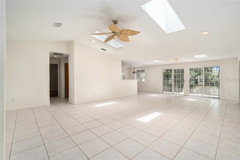 Casa en venta en Palm Harbor, Florida, 3 dormitorios, 174.93 m2 № 1865971 - foto 4