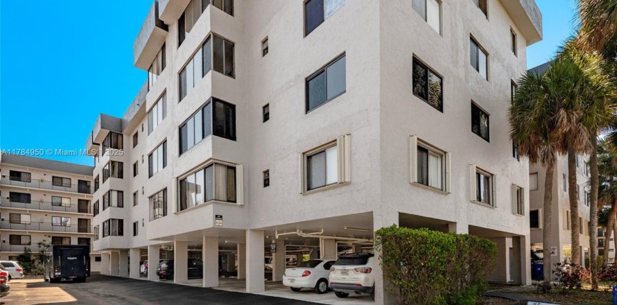 Condo in North Lauderdale, Florida, 2 bedrooms  № 1731174