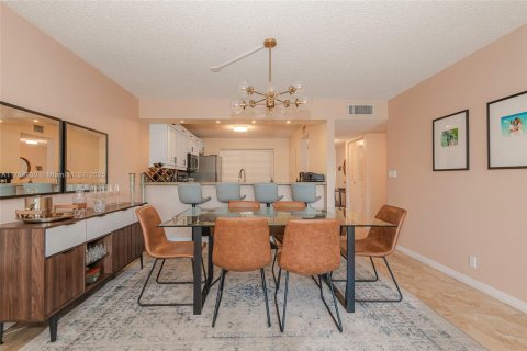 Condo in North Lauderdale, Florida, 2 bedrooms  № 1731174 - photo 12