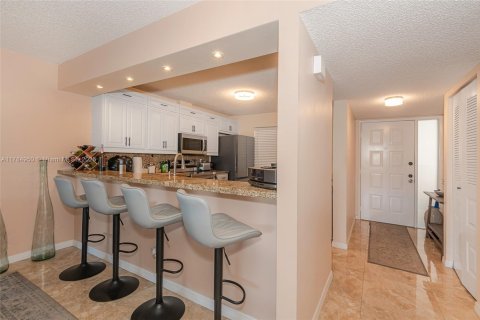 Condo in North Lauderdale, Florida, 2 bedrooms  № 1731174 - photo 7