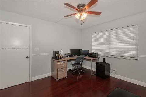 Condo in North Lauderdale, Florida, 2 bedrooms  № 1731174 - photo 23