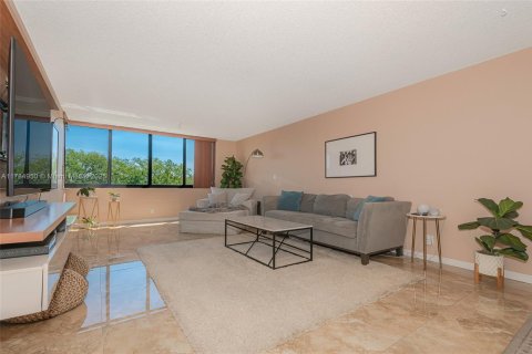 Condo in North Lauderdale, Florida, 2 bedrooms  № 1731174 - photo 14