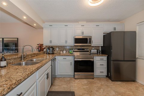 Condo in North Lauderdale, Florida, 2 bedrooms  № 1731174 - photo 8