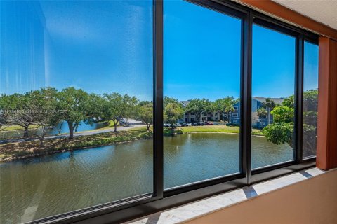 Condo in North Lauderdale, Florida, 2 bedrooms  № 1731174 - photo 15