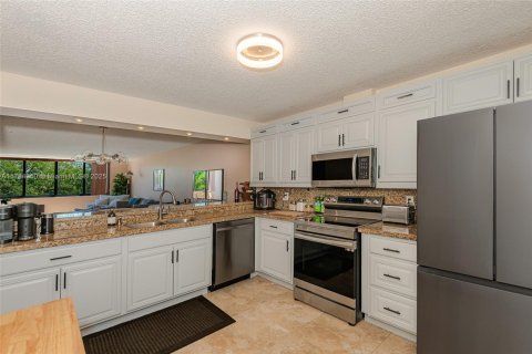 Condo in North Lauderdale, Florida, 2 bedrooms  № 1731174 - photo 10