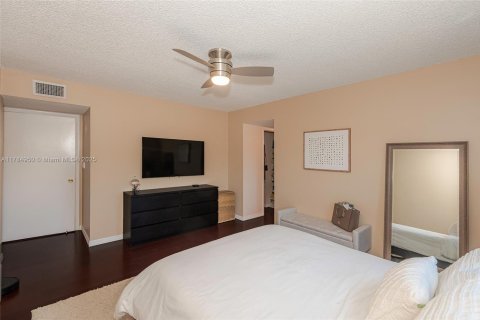 Condo in North Lauderdale, Florida, 2 bedrooms  № 1731174 - photo 18