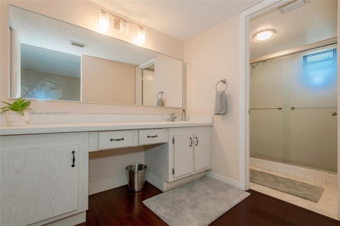 Condo in North Lauderdale, Florida, 2 bedrooms  № 1731174 - photo 19