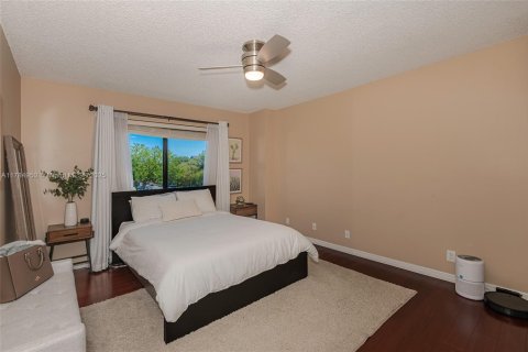 Condo in North Lauderdale, Florida, 2 bedrooms  № 1731174 - photo 16