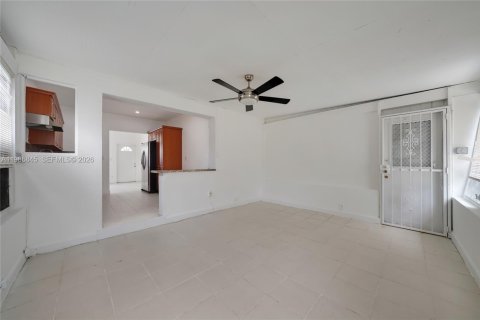 Купить виллу или дом в Норт-Майами, Флорида 3 спальни, 71.35м2, № 2048691 - фото 12