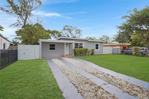 Купить виллу или дом в Норт-Майами, Флорида 3 спальни, 71.35м2, № 2048691 - фото 2