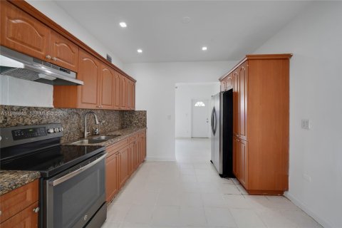 Купить виллу или дом в Норт-Майами, Флорида 3 спальни, 71.35м2, № 2048691 - фото 7