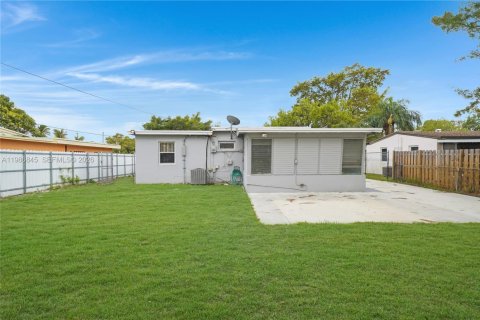 Купить виллу или дом в Норт-Майами, Флорида 3 спальни, 71.35м2, № 2048691 - фото 23