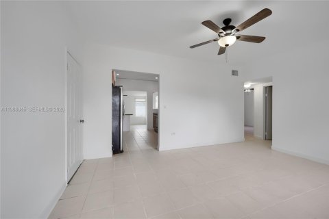 Купить виллу или дом в Норт-Майами, Флорида 3 спальни, 71.35м2, № 2048691 - фото 4