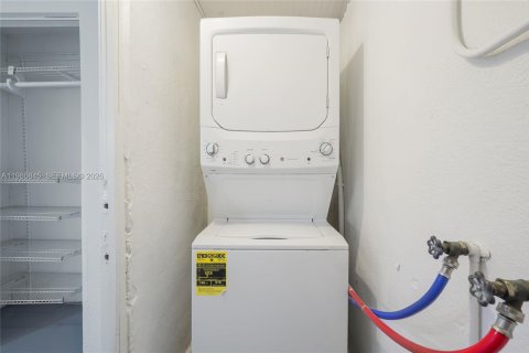 Купить виллу или дом в Норт-Майами, Флорида 3 спальни, 71.35м2, № 2048691 - фото 19