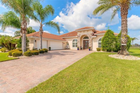 House in New Smyrna Beach, Florida 3 bedrooms, 266.26 sq.m. № 2258756