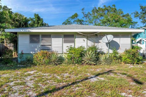 Propiedad comercial en venta en Gulfport, Florida, 5 dormitorios, 250.84 m2 № 1537310 - foto 1