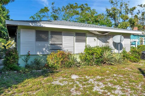 Propiedad comercial en venta en Gulfport, Florida, 5 dormitorios, 250.84 m2 № 1537310 - foto 2