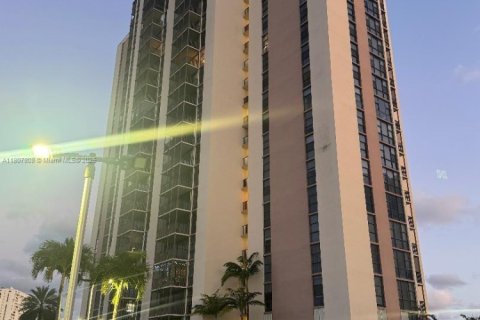 Condominio en venta en Aventura, Florida, 1 dormitorio, 84.82 m2 № 1864997 - foto 1