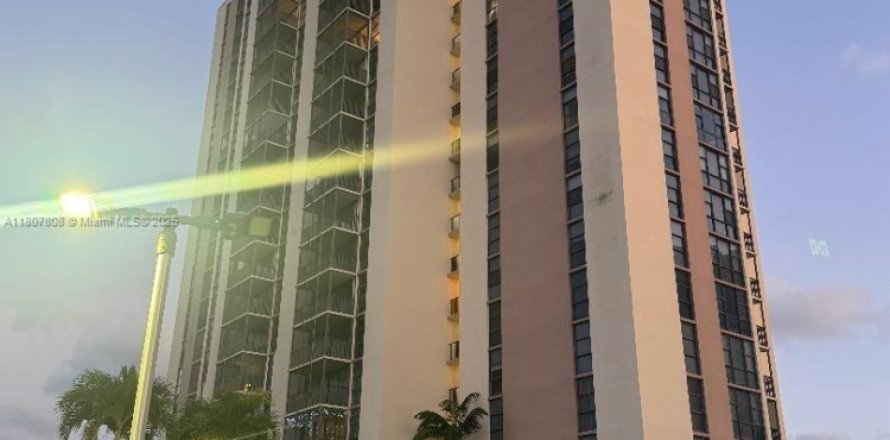 Condominio en Aventura, Florida, 1 dormitorio  № 1864997