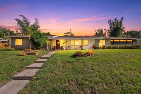 Villa ou maison à vendre à Sarasota, Floride: 3 chambres, 195.93 m2 № 2289492 - photo 3