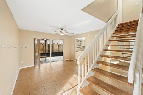 Снять в аренду таунхаус в Купер-Сити, Флорида 3 спальни, 138.24м2, № 1989209 - фото 9